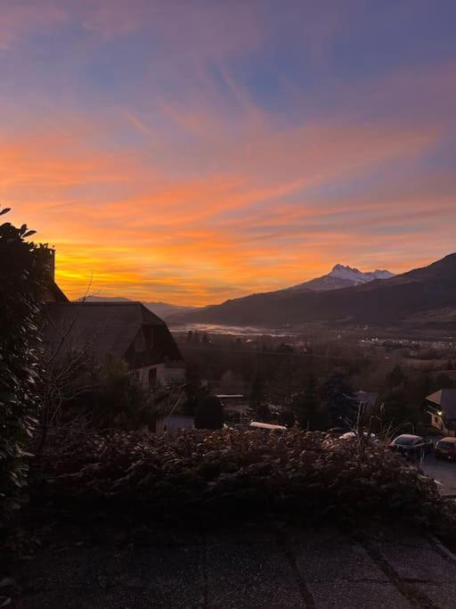 Avec Vue Sur Le Appartement Saint-Sauveur (Hautes-Alpes)