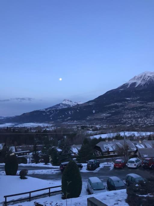 Avec Vue Sur Le Saint-Sauveur (Hautes-Alpes)